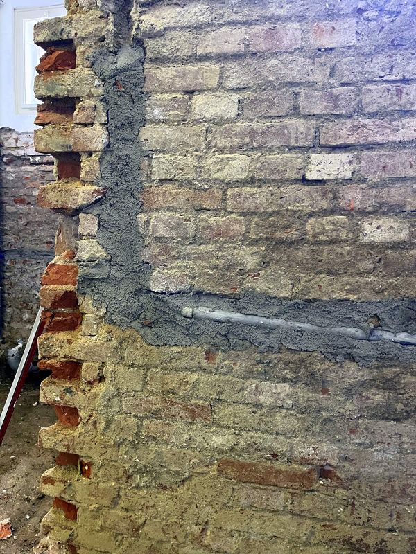 Oprava Komensk�ho s�n�