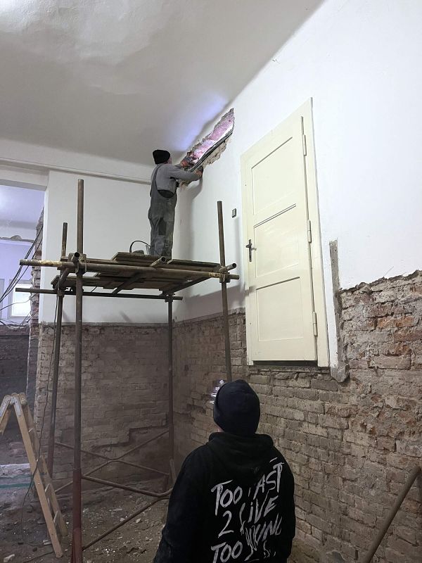 Oprava Komensk�ho s�n�