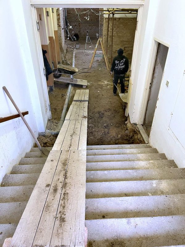 Oprava Komensk�ho s�n�