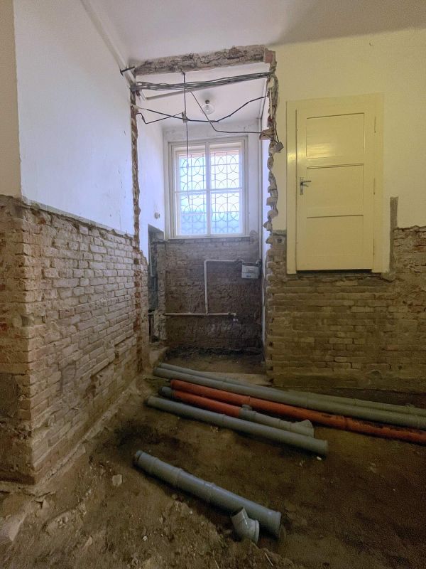 Oprava Komensk�ho s�n�