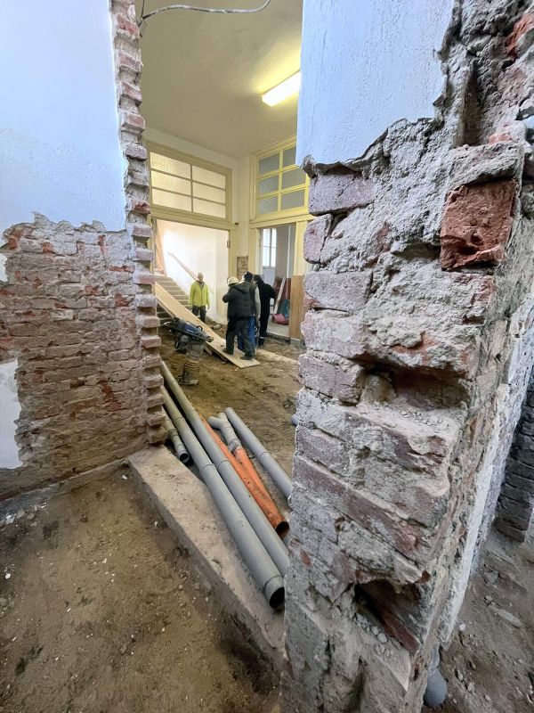 Oprava Komensk�ho s�n�