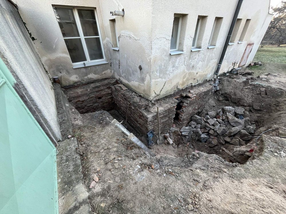 Oprava Komensk�ho s�n�