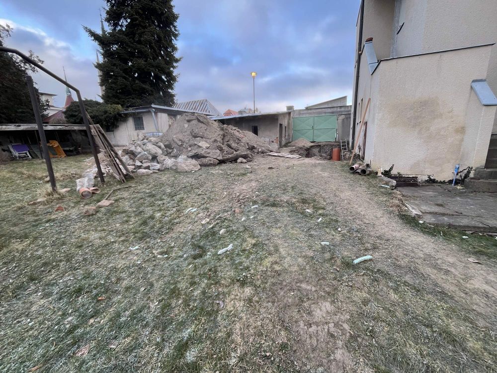 Oprava Komensk�ho s�n�