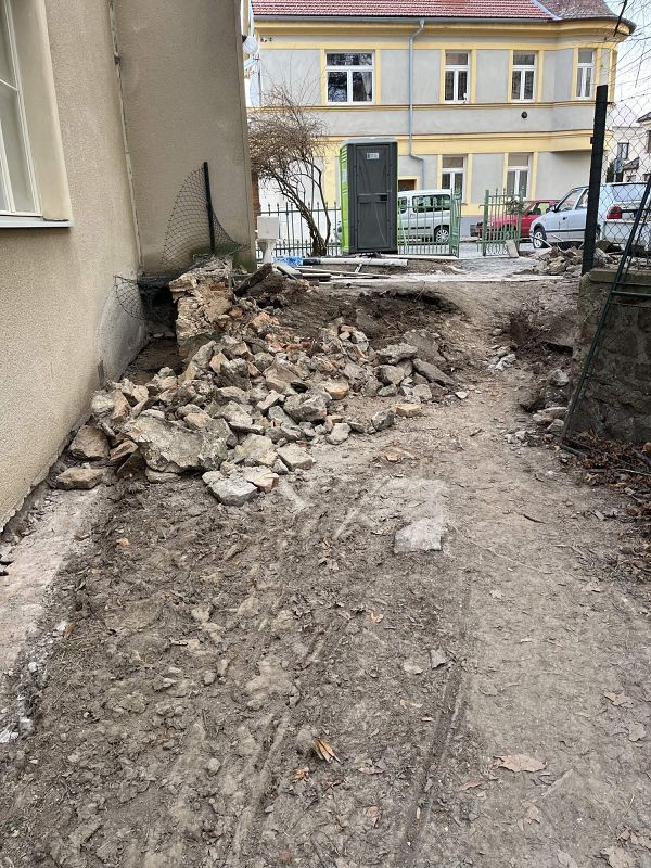 Oprava Komensk�ho s�n�