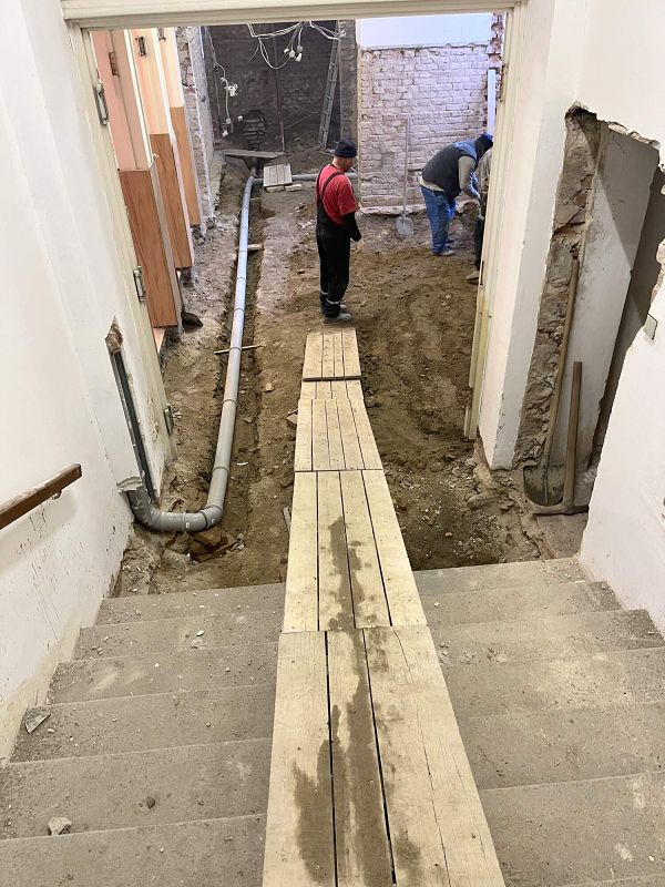 Oprava Komensk�ho s�n�