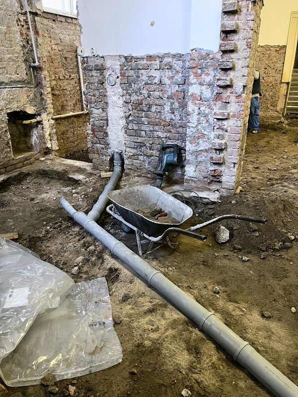 Oprava Komensk�ho s�n�