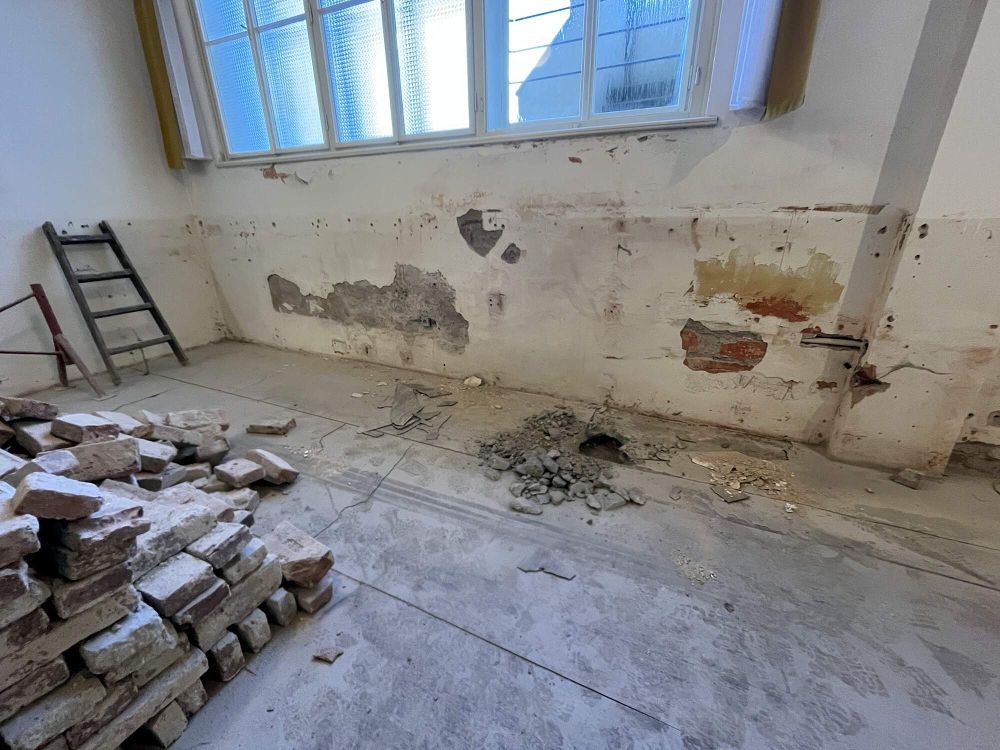 Oprava Komensk�ho s�n�