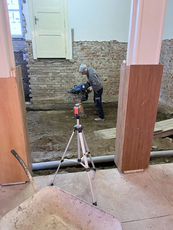 Oprava Komensk�ho s�n�