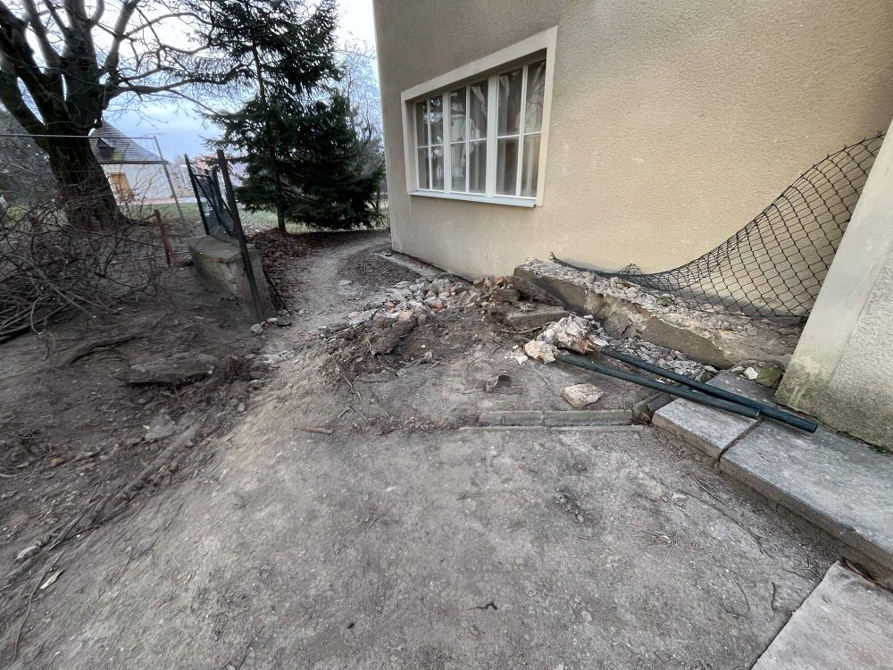 Oprava Komensk�ho s�n�