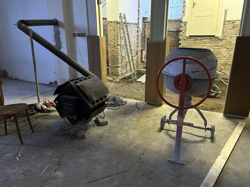 Oprava Komensk�ho s�n�