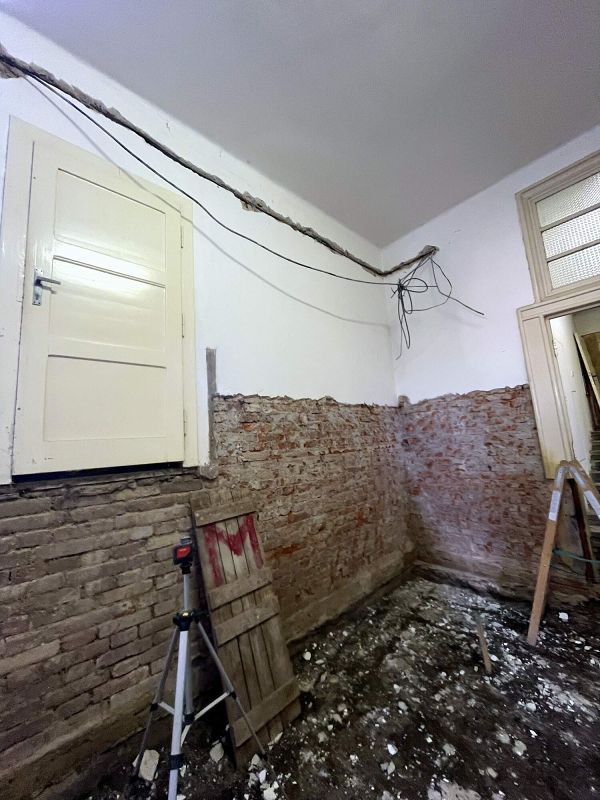 Oprava Komensk�ho s�n�