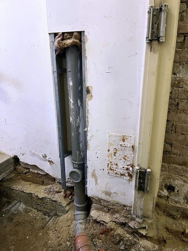 Oprava Komensk�ho s�n�