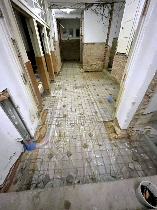 Oprava Komensk�ho s�n�