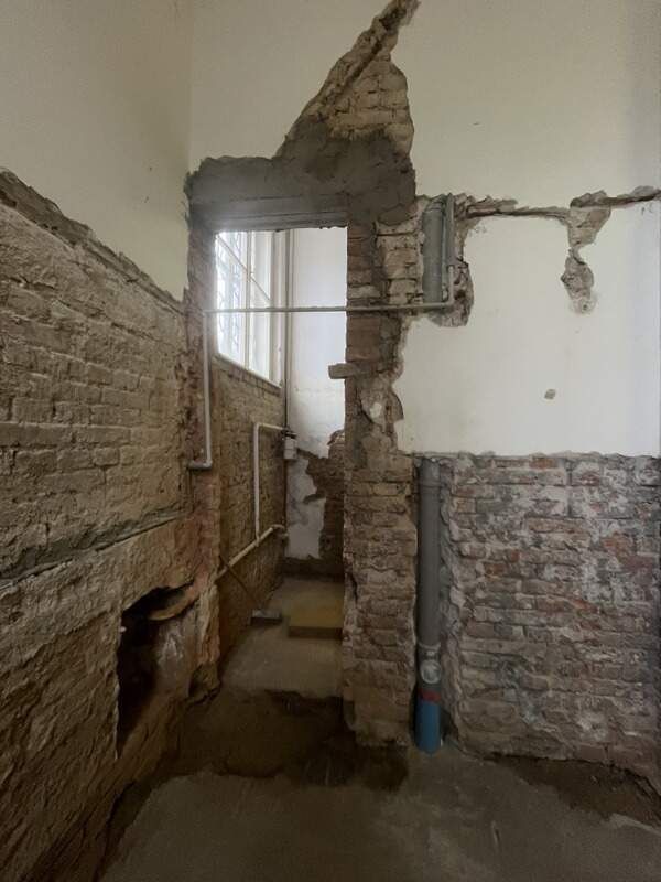 Oprava Komensk�ho s�n�