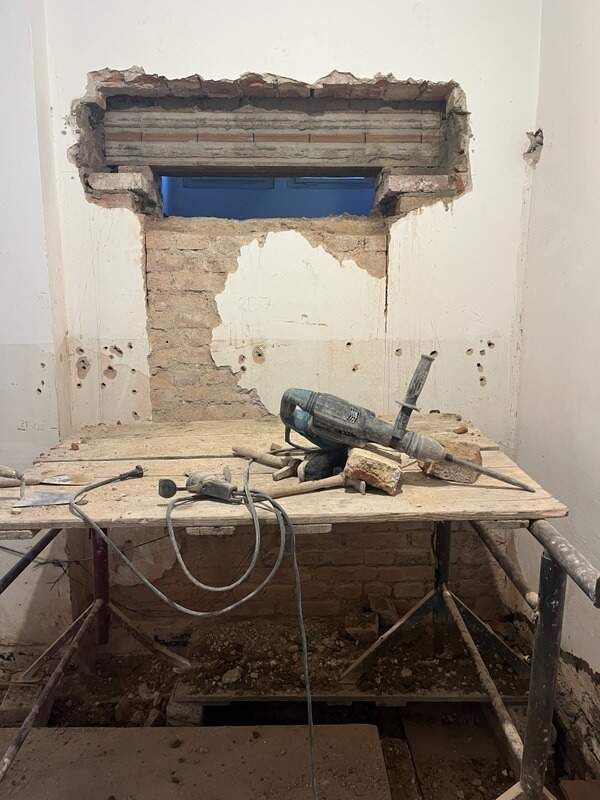 Oprava Komensk�ho s�n�