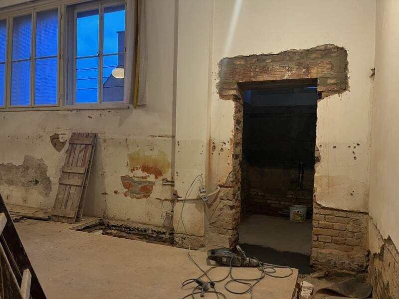 Oprava Komensk�ho s�n�