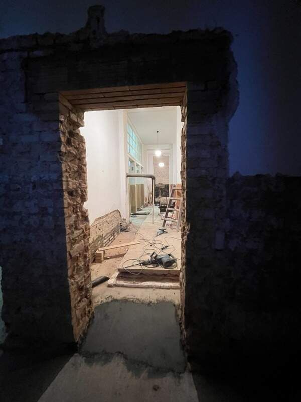 Oprava Komensk�ho s�n�