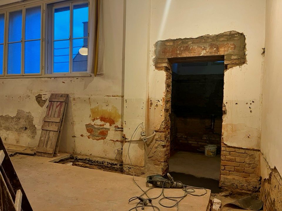 Oprava Komensk�ho s�n�