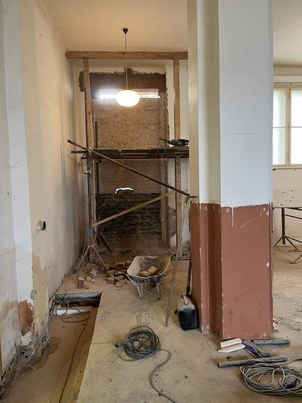 Oprava Komensk�ho s�n�