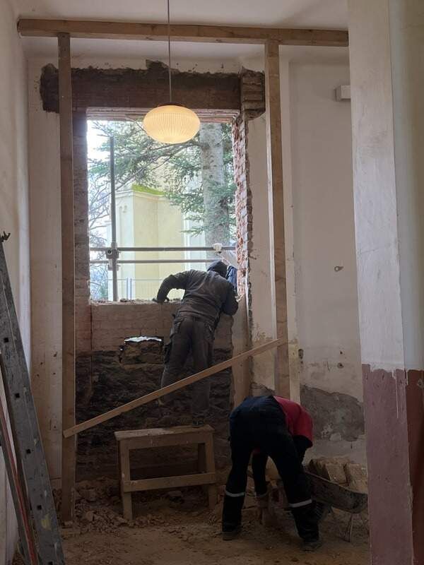 Oprava Komensk�ho s�n�