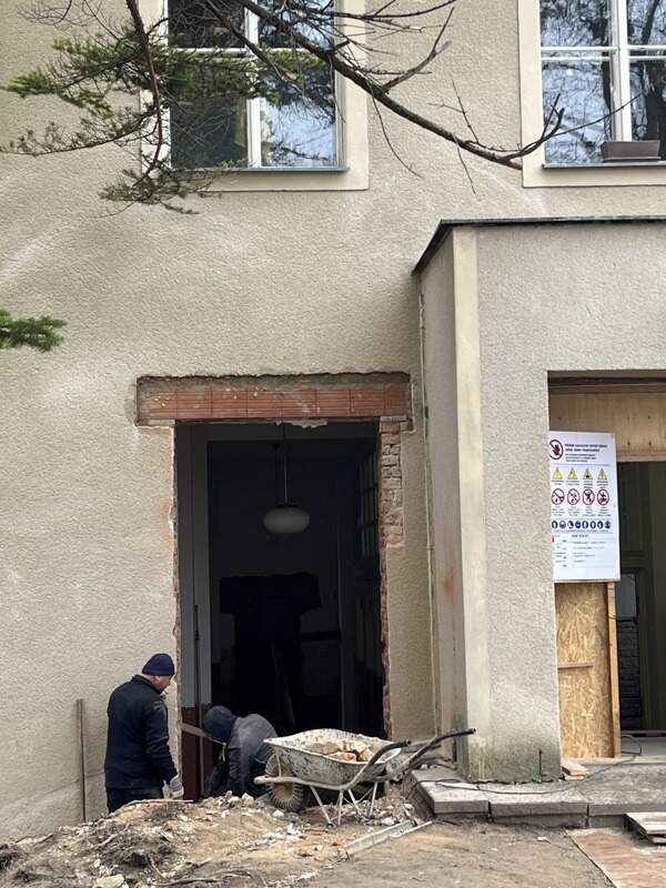 Oprava Komensk�ho s�n�