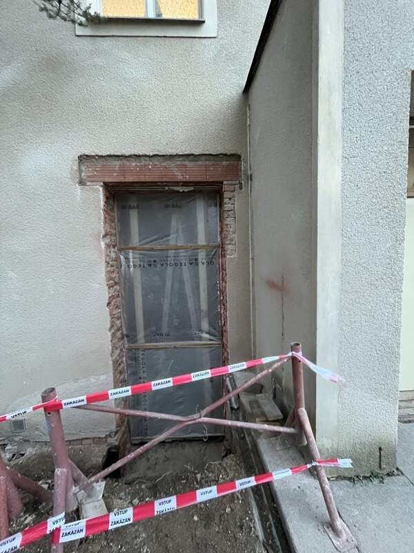 Oprava Komensk�ho s�n�