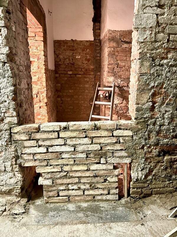 Oprava Komensk�ho s�n�