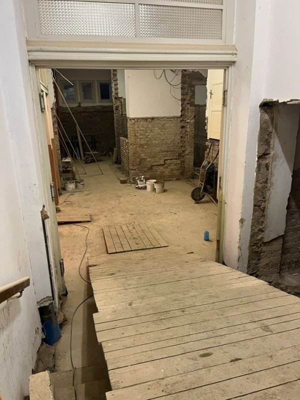 Oprava Komensk�ho s�n�