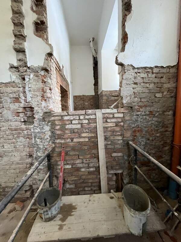 Oprava Komensk�ho s�n�