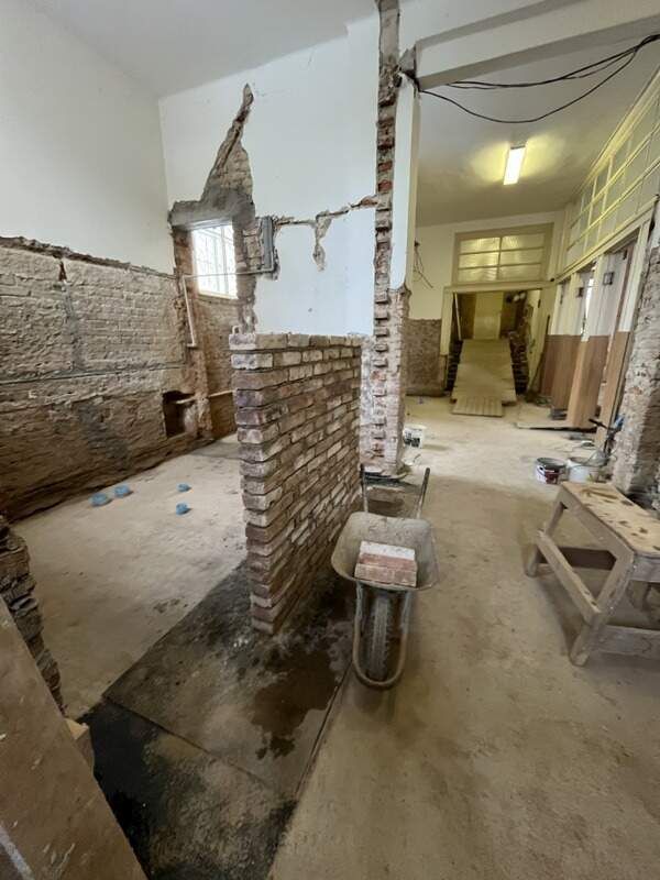 Oprava Komensk�ho s�n�