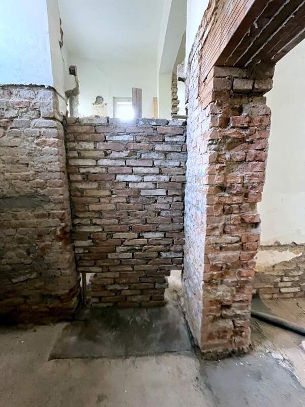 Oprava Komensk�ho s�n�