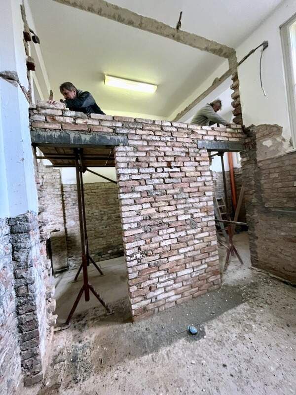 Oprava Komensk�ho s�n�