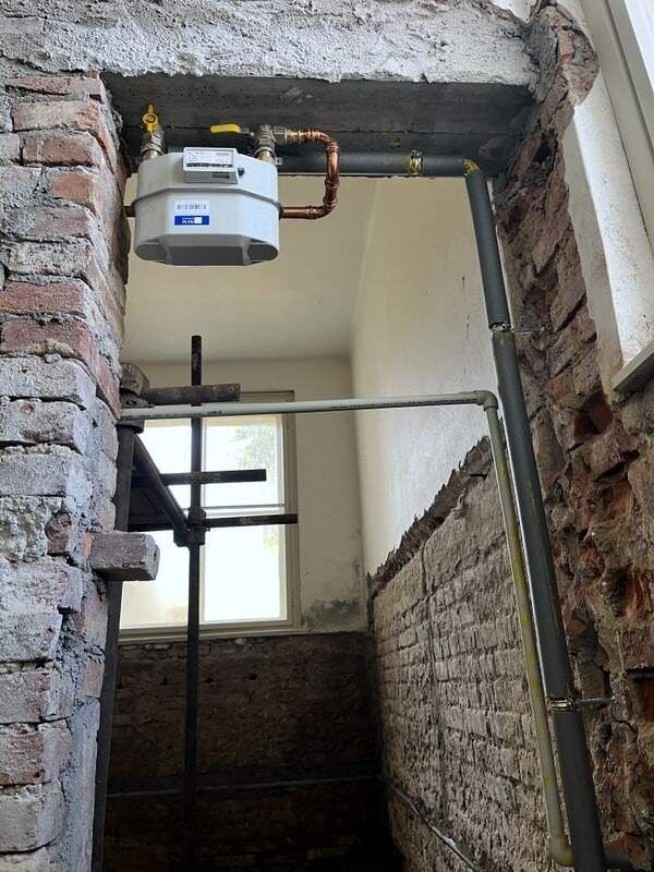 Oprava Komensk�ho s�n�