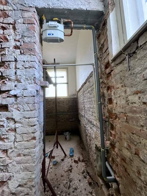 Oprava Komensk�ho s�n�