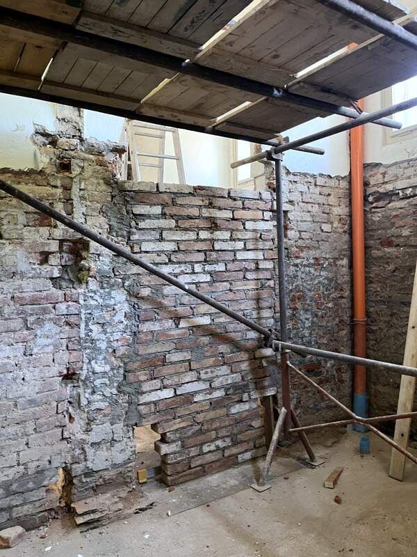 Oprava Komensk�ho s�n�