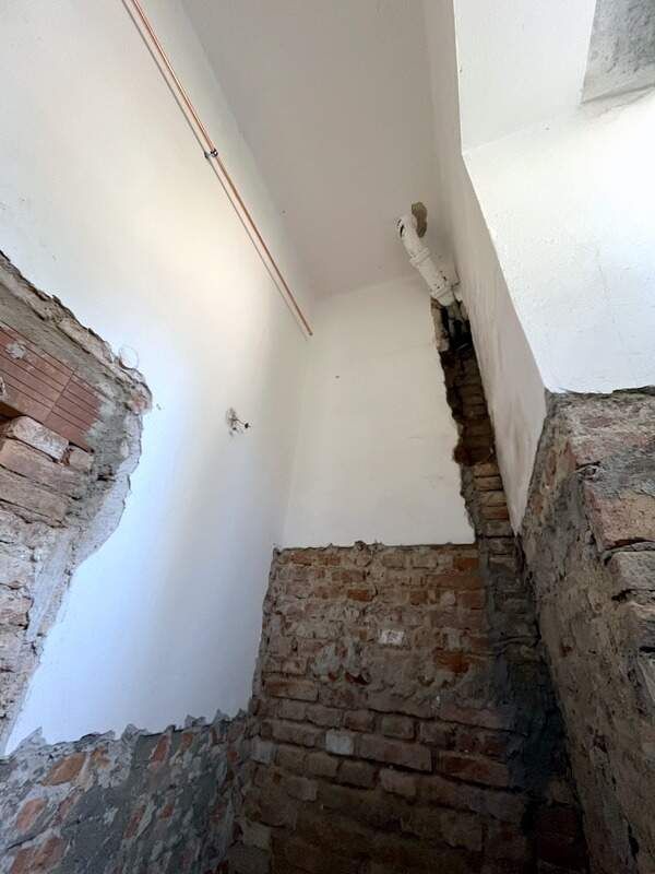 Oprava Komensk�ho s�n�