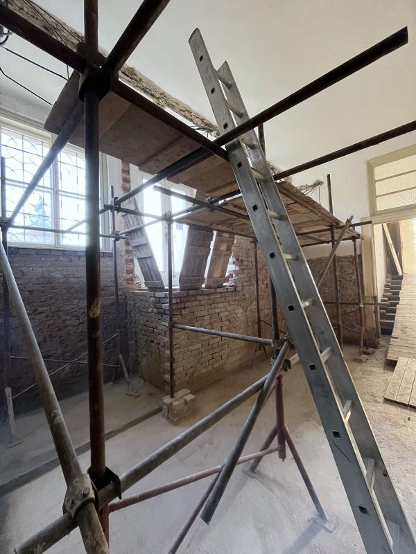 Oprava Komensk�ho s�n�