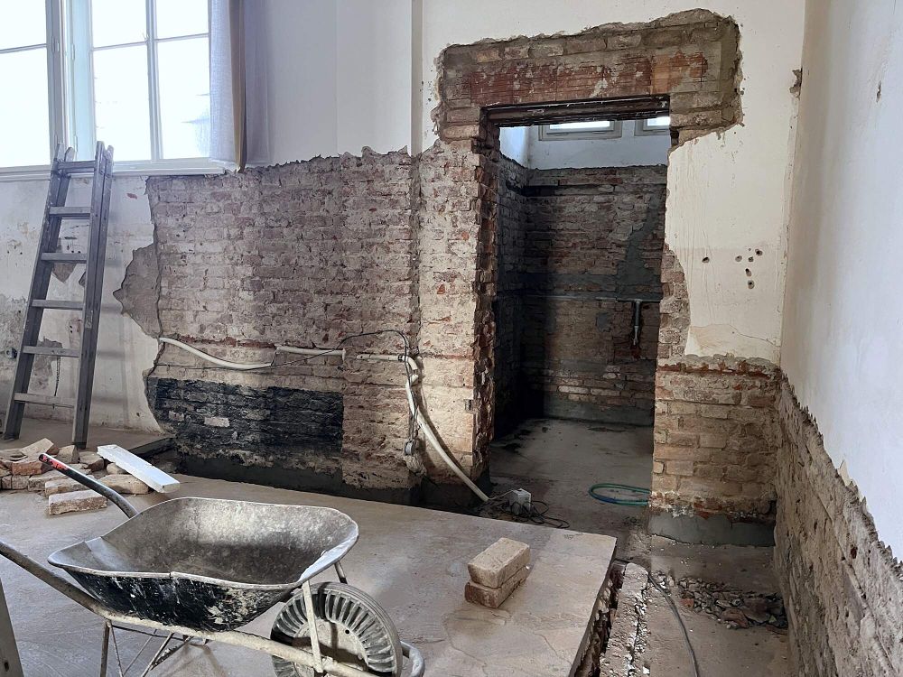 Oprava Komensk�ho s�n�