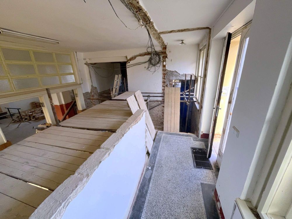 Oprava Komensk�ho s�n�