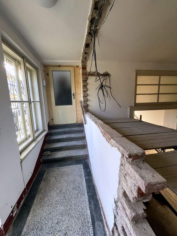 Oprava Komensk�ho s�n�