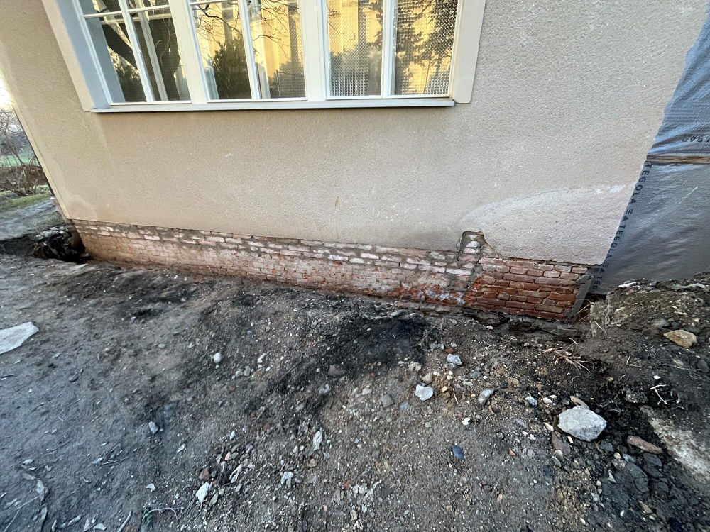 Oprava Komensk�ho s�n�