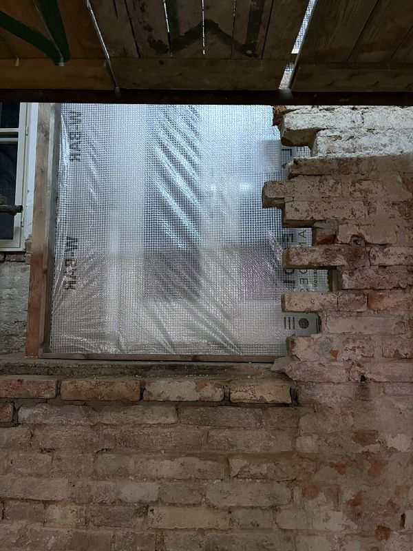 Oprava Komensk�ho s�n�