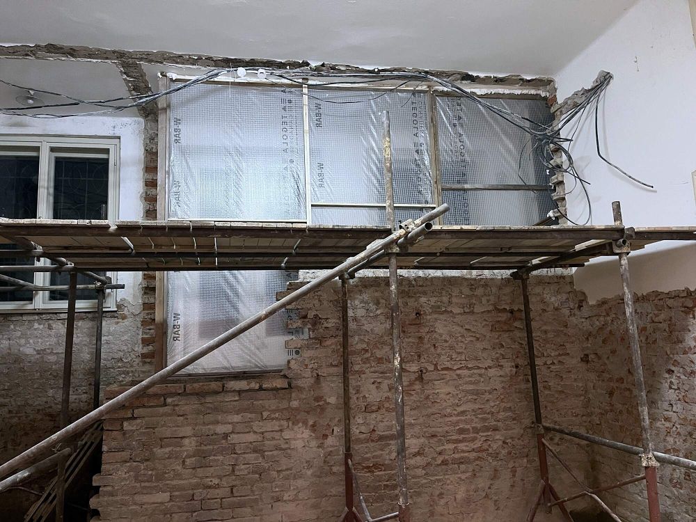 Oprava Komensk�ho s�n�