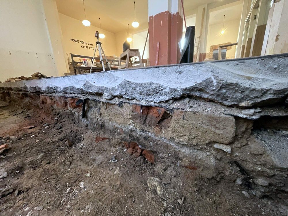 Oprava Komensk�ho s�n�