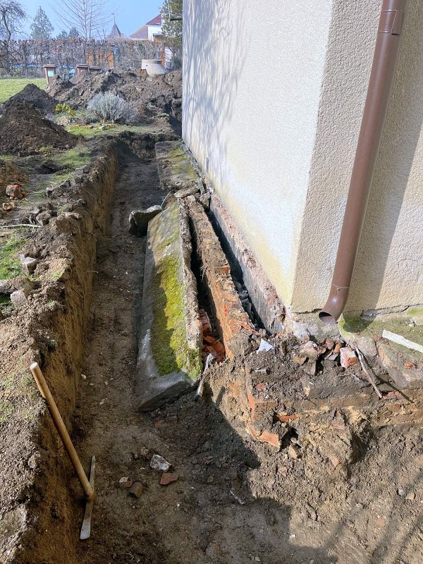 Oprava Komensk�ho s�n�