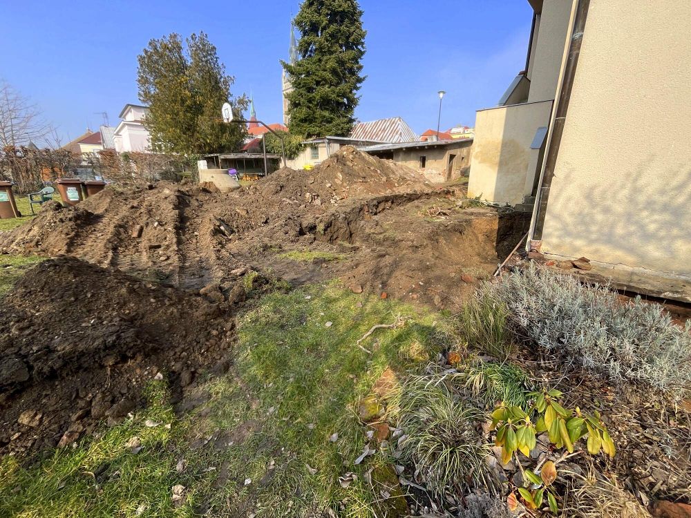 Oprava Komensk�ho s�n�