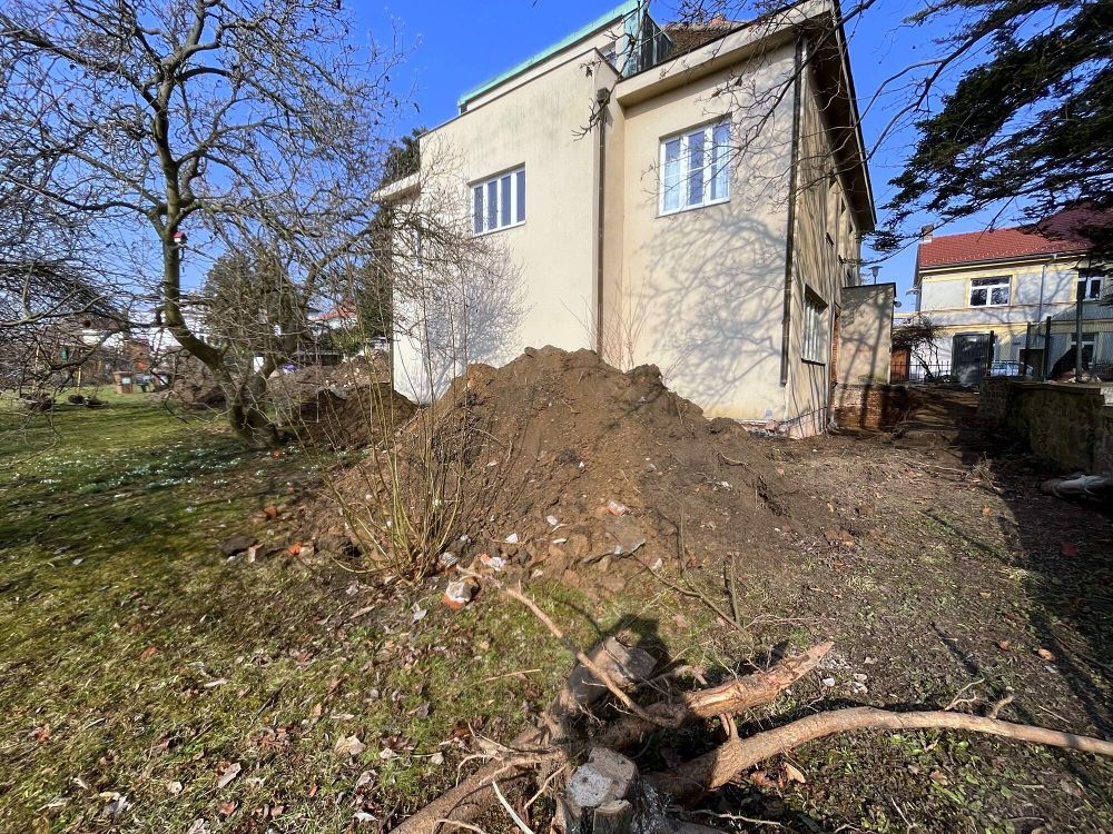 Oprava Komensk�ho s�n�