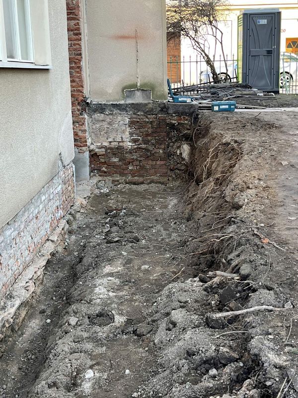 Oprava Komensk�ho s�n�