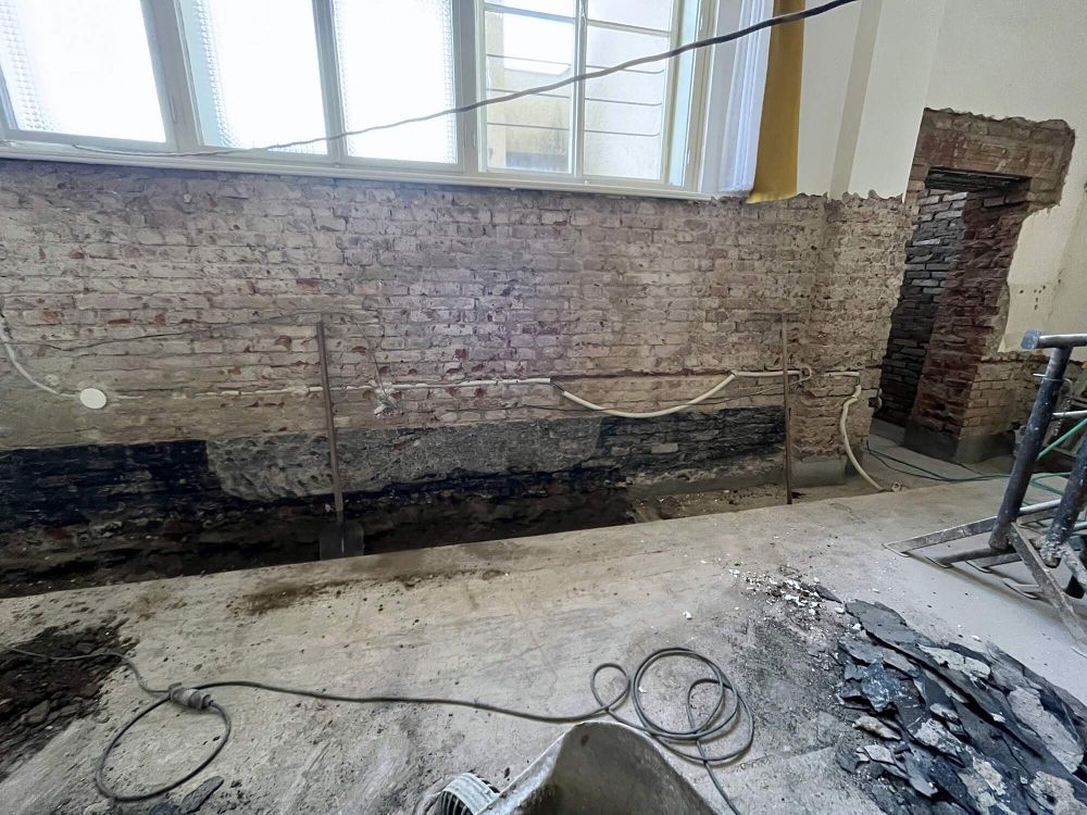 Oprava Komensk�ho s�n�