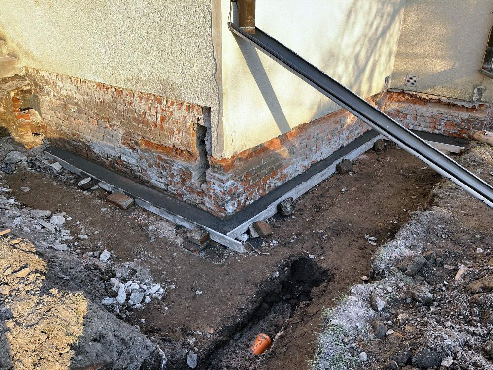 Oprava Komensk�ho s�n�